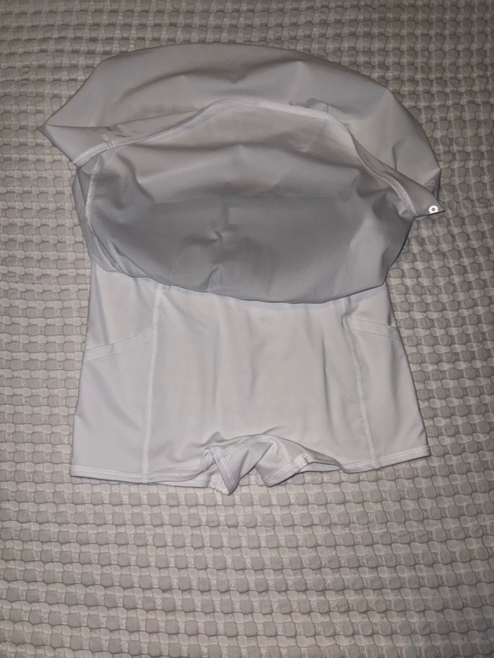 ALO Yoga White Skort with Black Waistband - Picture 3 of 3